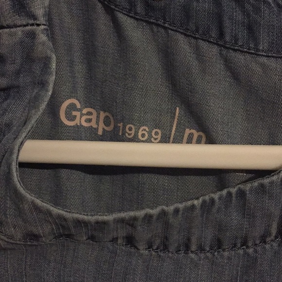 A jean texture GAP tank top - Picture 2 of 3